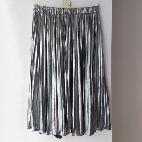 Michael Kors Pleated Silver Metallic Lamé Skirt with Elastic Waist S/M - Picture 2 of 10